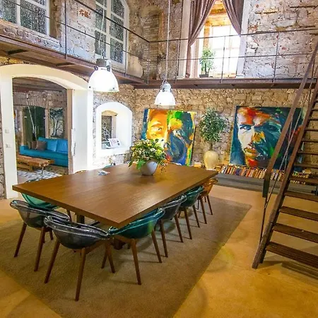 Jelsa Sleeps 8 Pool Air Con Wifi