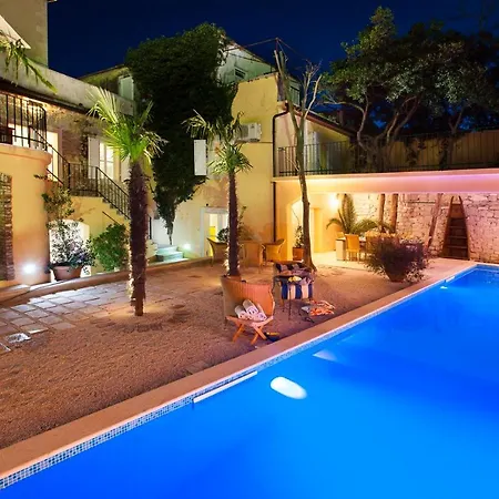 Jelsa Sleeps 8 Pool Air Con Wifi Villa *