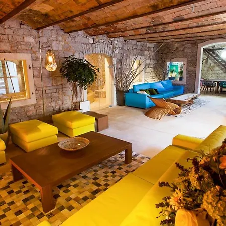Jelsa Sleeps 8 Pool Air Con Wifi Villa