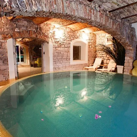 Villa Jelsa Sleeps 8 Pool Air Con Wifi